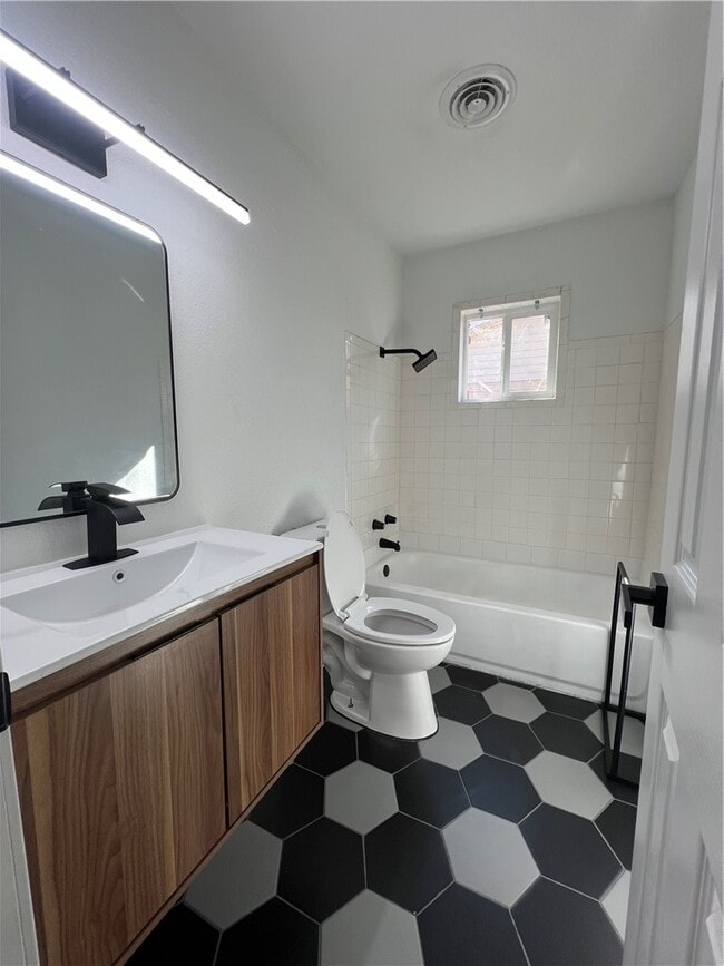 Photo - 737 N 12th St Unit B