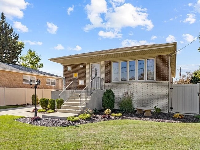 Building Photo - 9208 Nashville Ave