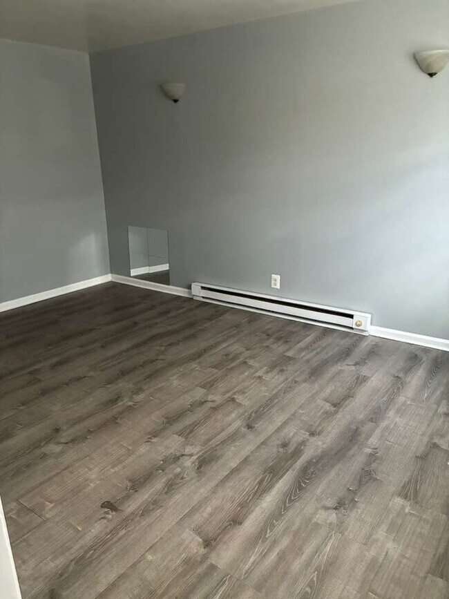 Photo - 807 Stoll St