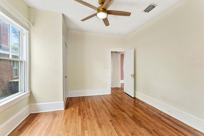 Photo - 4531 Attleboro St