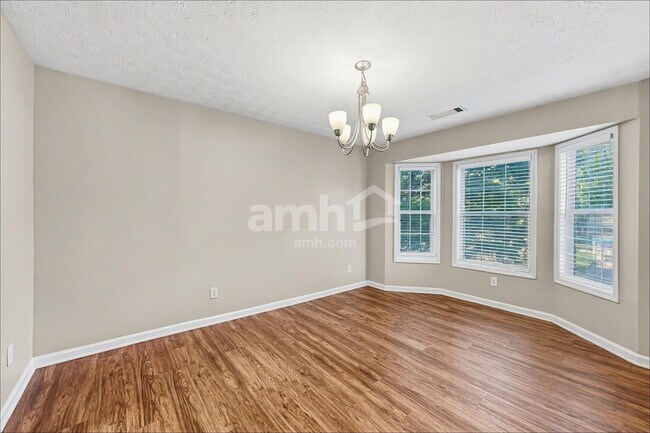 Photo - 1500 Chalet Cir