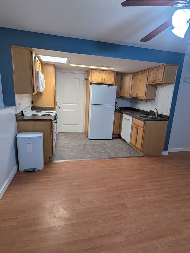 Building Photo - 1018 E 9400 S Unit Basement