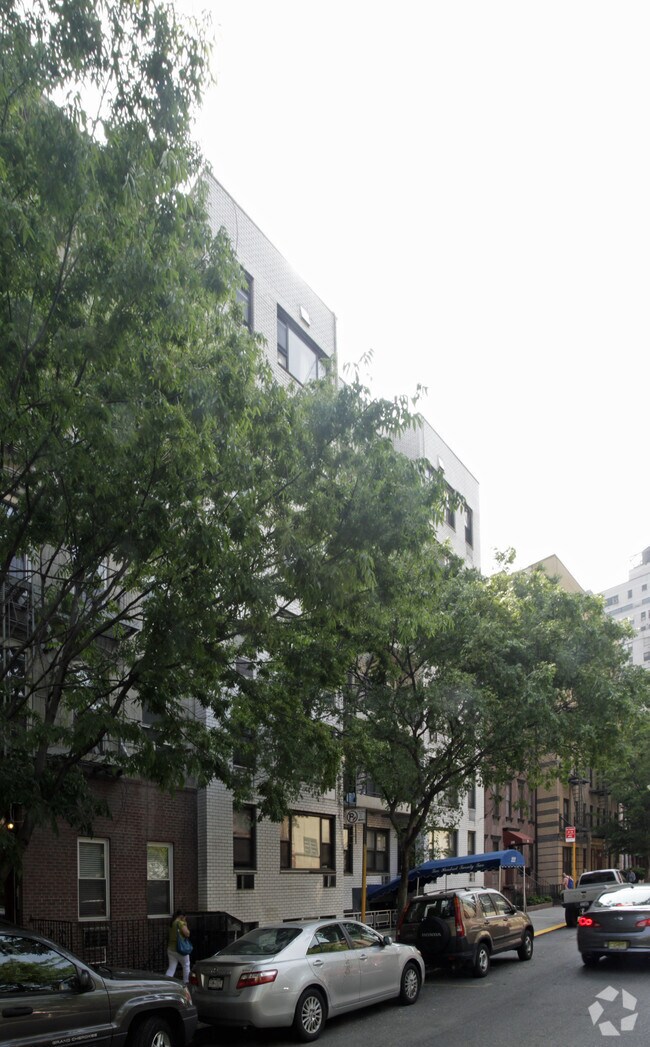 222 E 75th St - 222 E 75th St