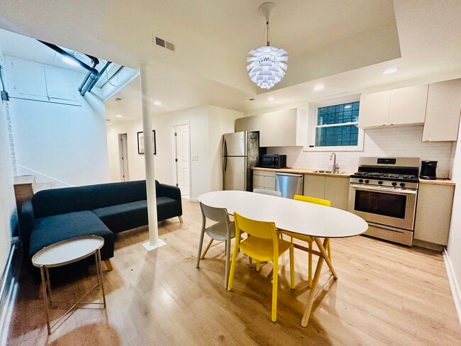 Photo - 2742 W Farragut Ave Unit Garden