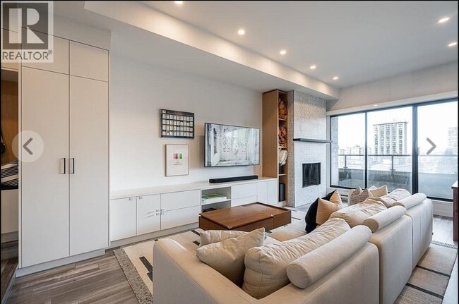 Photo - 1160 Burrard St