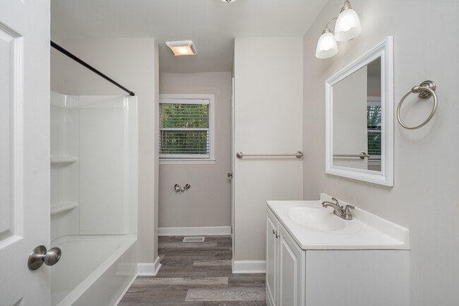 Photo - 2860 Lansdowne Drive