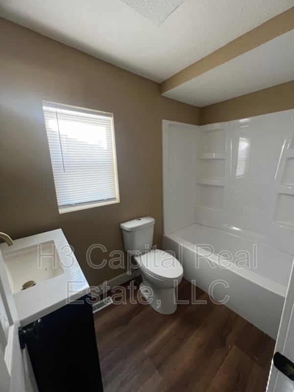 Photo - 232 N Hesperia St