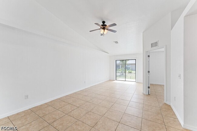 Photo - 1054 SE 10th St