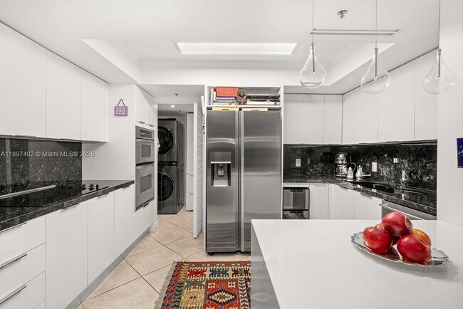 Photo - 2843 S Bayshore Dr Unidad 4B