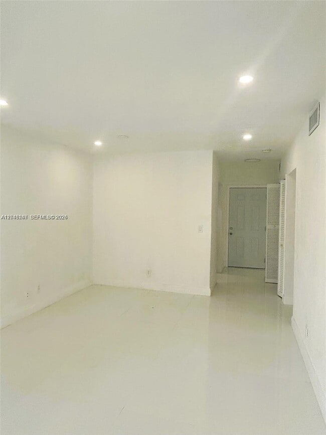 Photo - 13987 NE 2nd Ave Unit 8-2-3