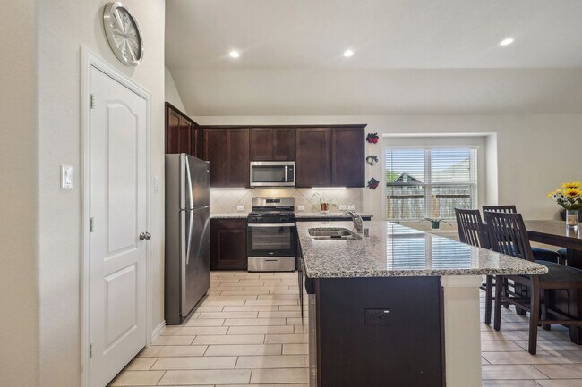 Photo - 18473 Railroad Ave