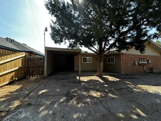 Building Photo - 1706 Elkhart Ave Rental