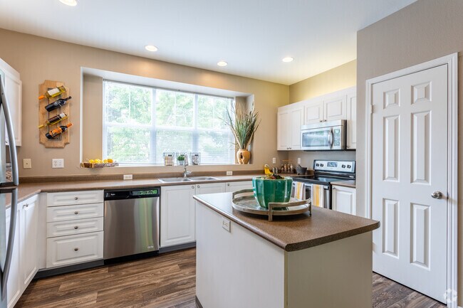 2BR, 2BA Townhome - 1,200 SF
