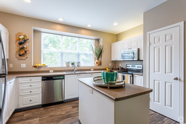 2BR, 2BA Townhome - 1,200 SF - LionsGate South