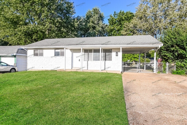 Photo - 1825 Clover Ln