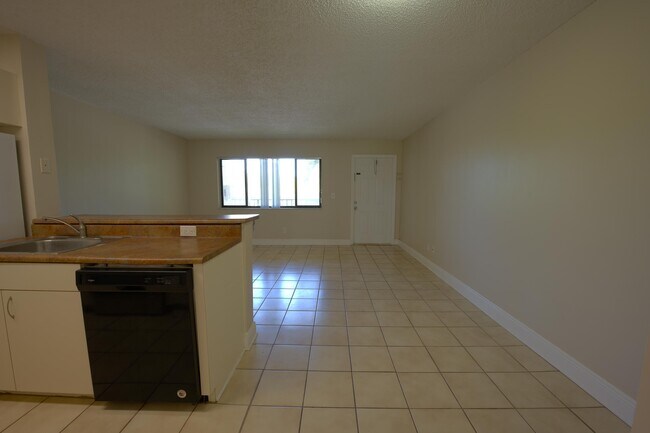 Photo - 1523 Meadows Cir