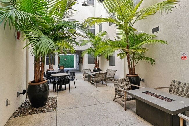 STUDIOS435