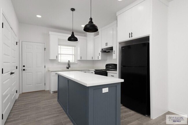 405 Lion's Villa Ave
