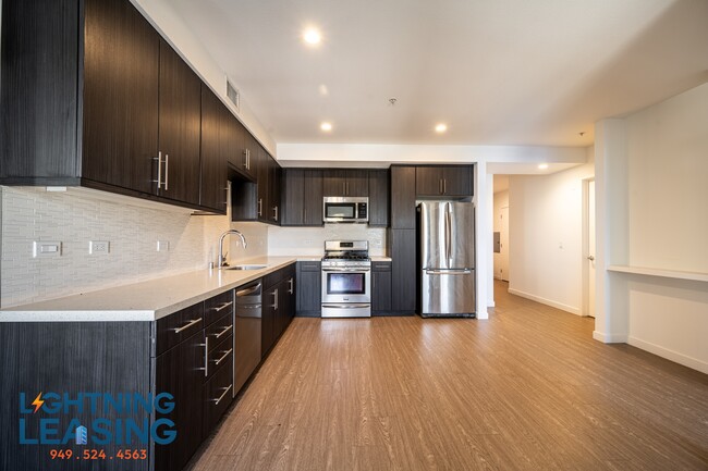 Luxury Two-Bedroom in North Hollywood – On... - Luxury Two-Bedroom in North Hollywood – On... Condo Unit 303F