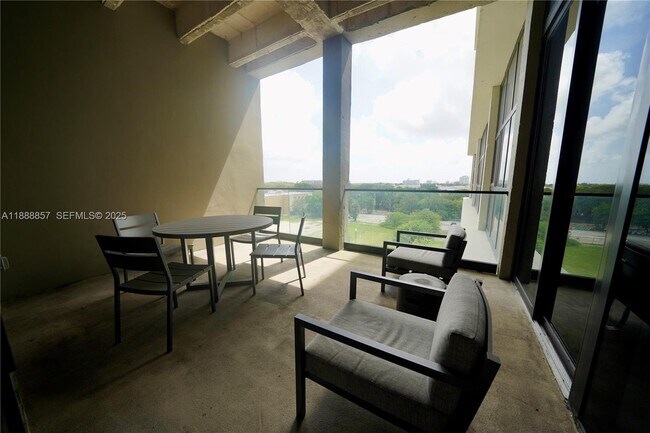 Photo - 7920 NE 2nd Ave Unidad 305