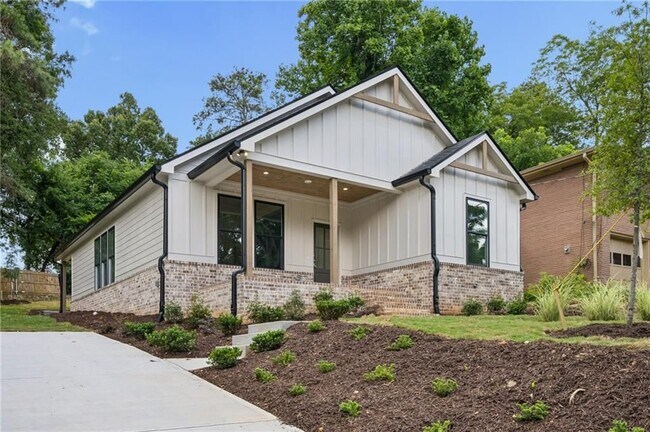 Photo - 2050 Morehouse Dr NW