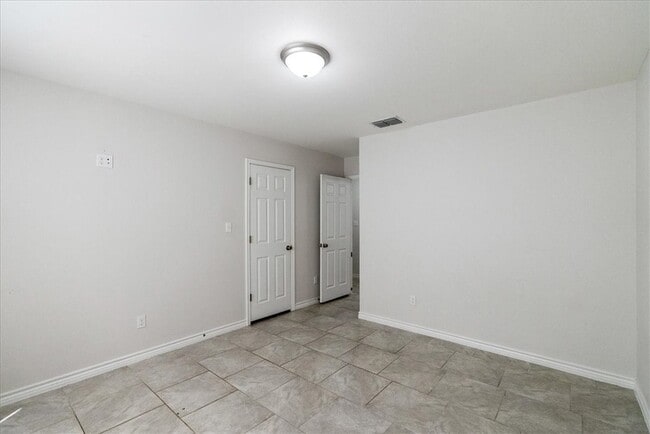 Photo - 525 Military Dr