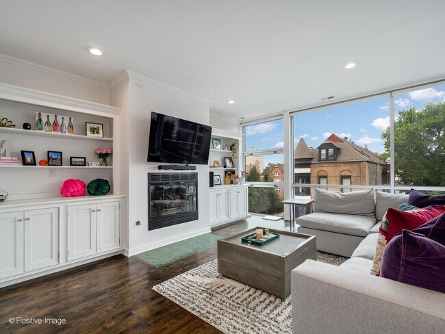 Photo - 2119 N Damen Ave