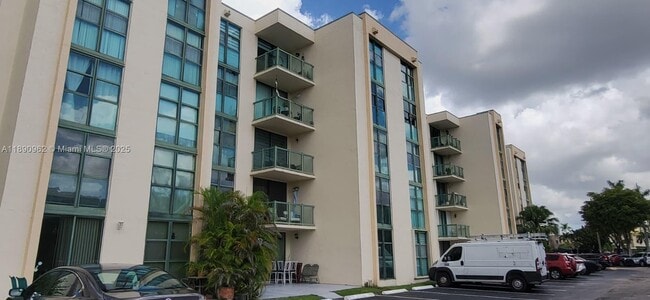 Building Photo - 2075 SW 122nd Ave Unit 510