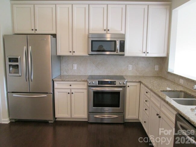 Photo - 15630 Canmore Street