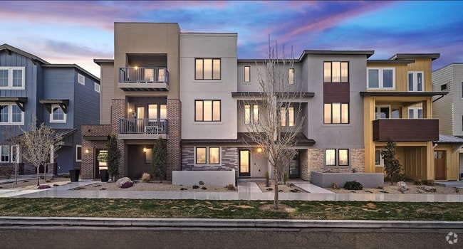 Building Photo - 3785 E Parkcenter Blvd Rental