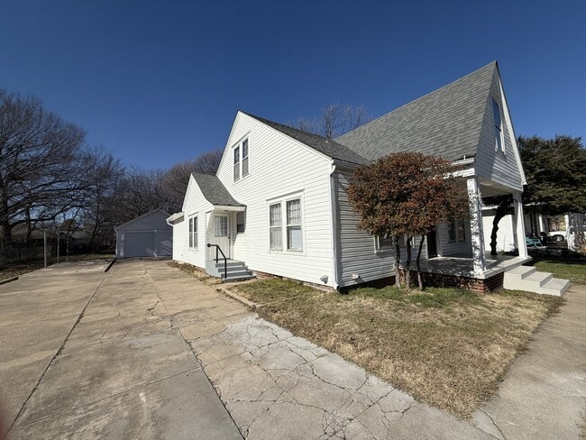 Photo - 409 B St NW