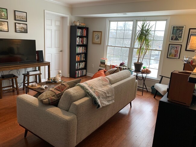 Building Photo - 5414 1st Pl NW Unit 504 Bedroom