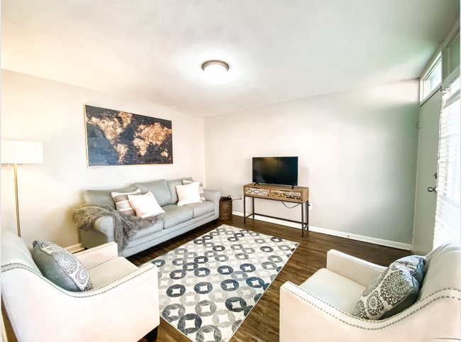 Photo - 2990 Rhodes Cir S