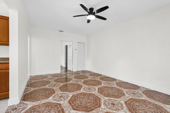 Photo - 160 NW 45th St