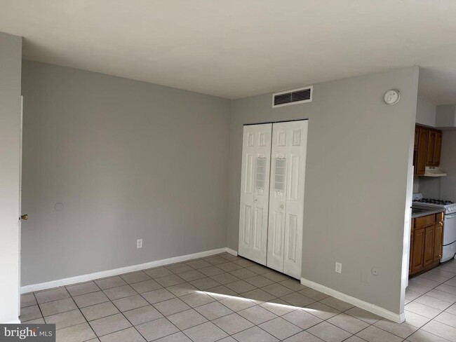 Building Photo - 5711 Erdrick St Unit 3