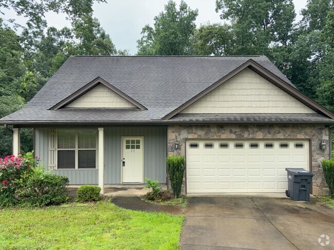Building Photo - 4 bedroom, 2.5 bath centrally located in T... Rental