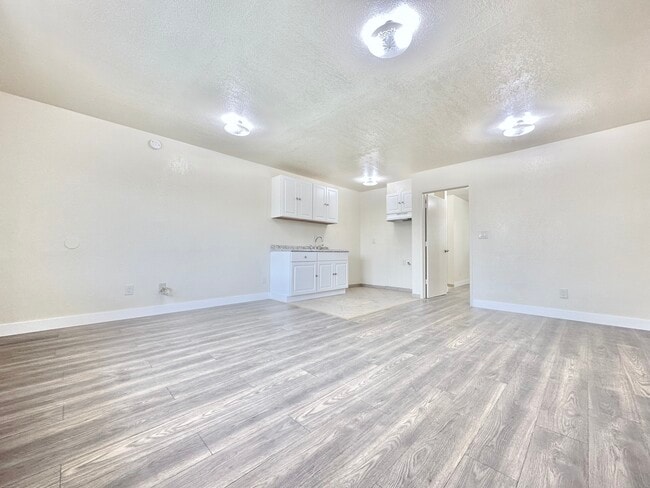 Photo - Maple Courtyard