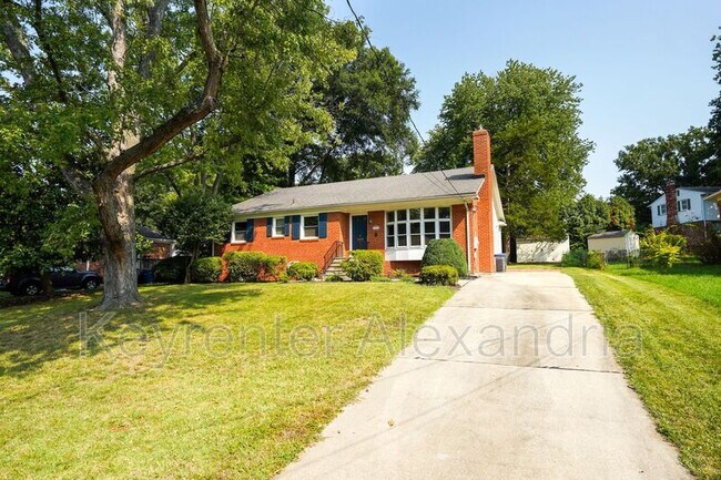 Photo - 906 Neal Dr
