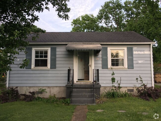 Building Photo - Cute Cottage in Convenient Location off Th... Rental