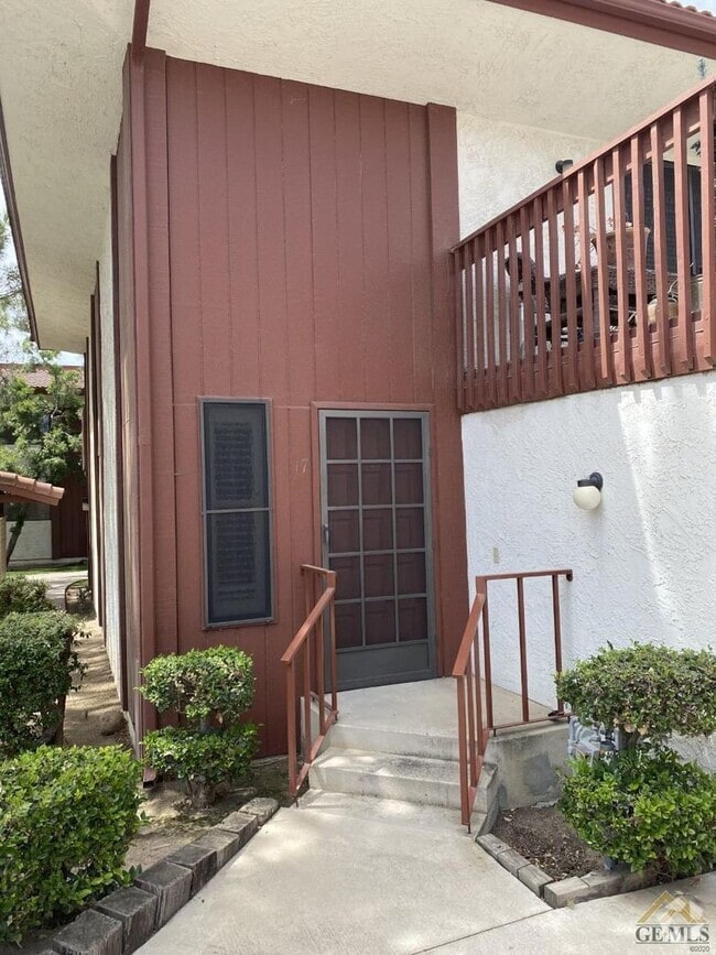 Building Photo - Desirable Two-Story Condo in the North East