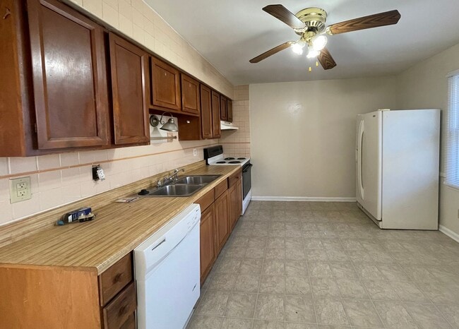 Photo - Nice 3 BR House in South Lexington! W/D Hookups, Off-Street Parking, Pets Ok!