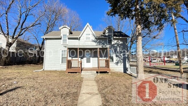Building Photo - 3-bedroom, 2-bath in Liberty