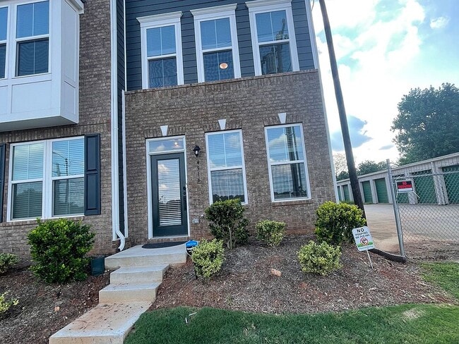 Building Photo - 4916 Old Pineville Rd Rental