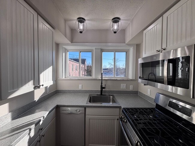 Building Photo - 7556 Byron Pl