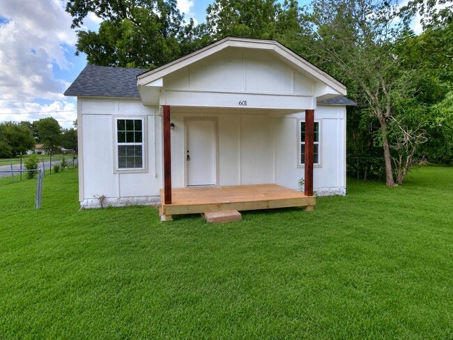 Photo - 601 SE 35th St