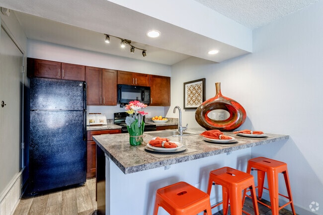 1HAB, 1BA - 650 ft² - Skyview Apartment Homes