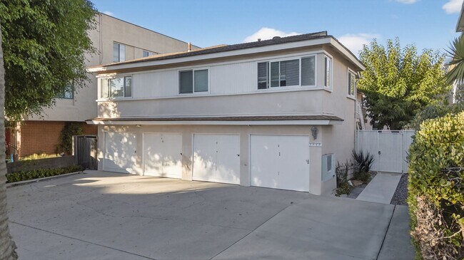 Photo - 2325 E 2nd Street/2322-2328 E Broadway