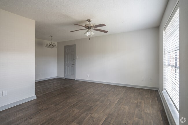 1BR, 1BA - 707SF