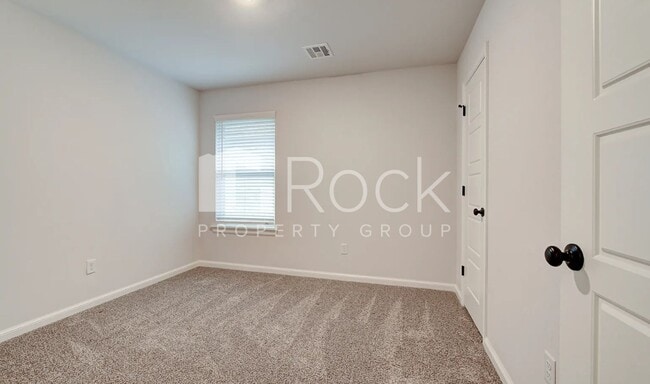 Photo - 4 Bedroom 2 Bathroom home with all appliances included