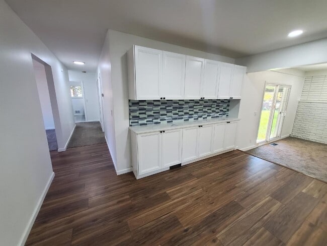 Photo - 3 Bedroom, 2 Bathroom Ranch, Updated Throughout, Granite, Stainless, 2 Beautiful Full Baths, Upda...